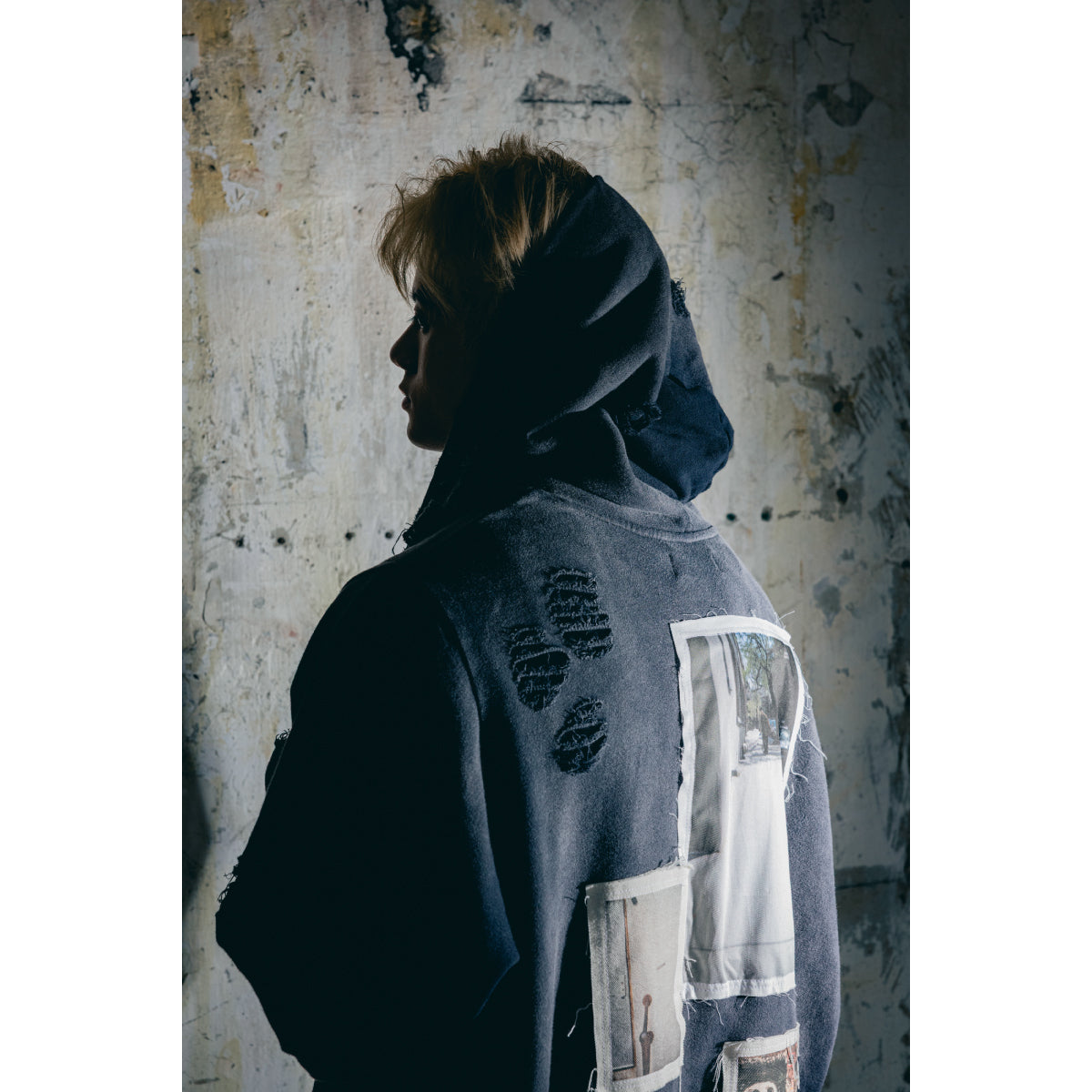 Damaged Hoodie / Black